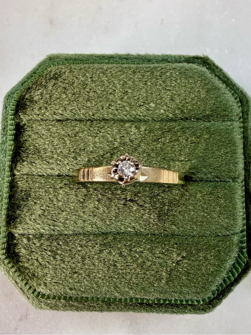 Vintage 14K Yellow Gold Natural Diamond Solitaire Ring | Size 7